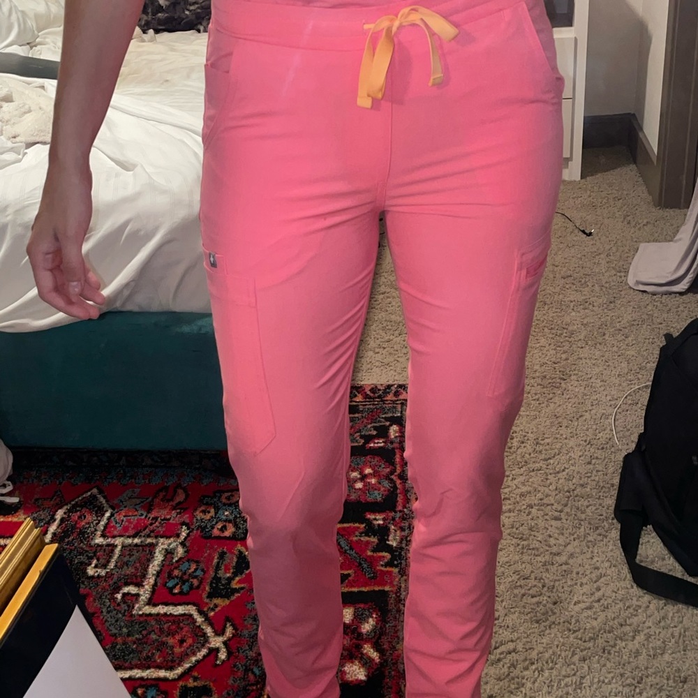FIGS neon pink Yola tall scrub pants in size XXS